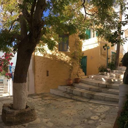 Traditional Medieval Stone House In "Ano Syros" Extérieur photo
