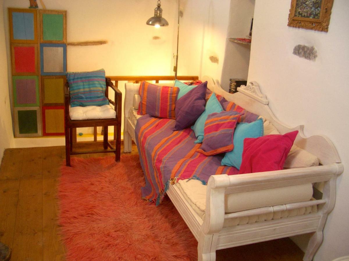 Traditional Medieval Stone House In "Ano Syros" Extérieur photo