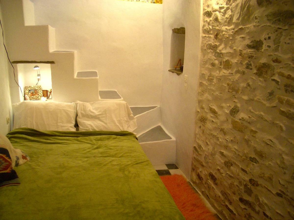 Traditional Medieval Stone House In "Ano Syros" Extérieur photo