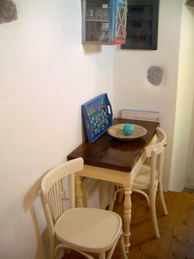Traditional Medieval Stone House In "Ano Syros" Extérieur photo