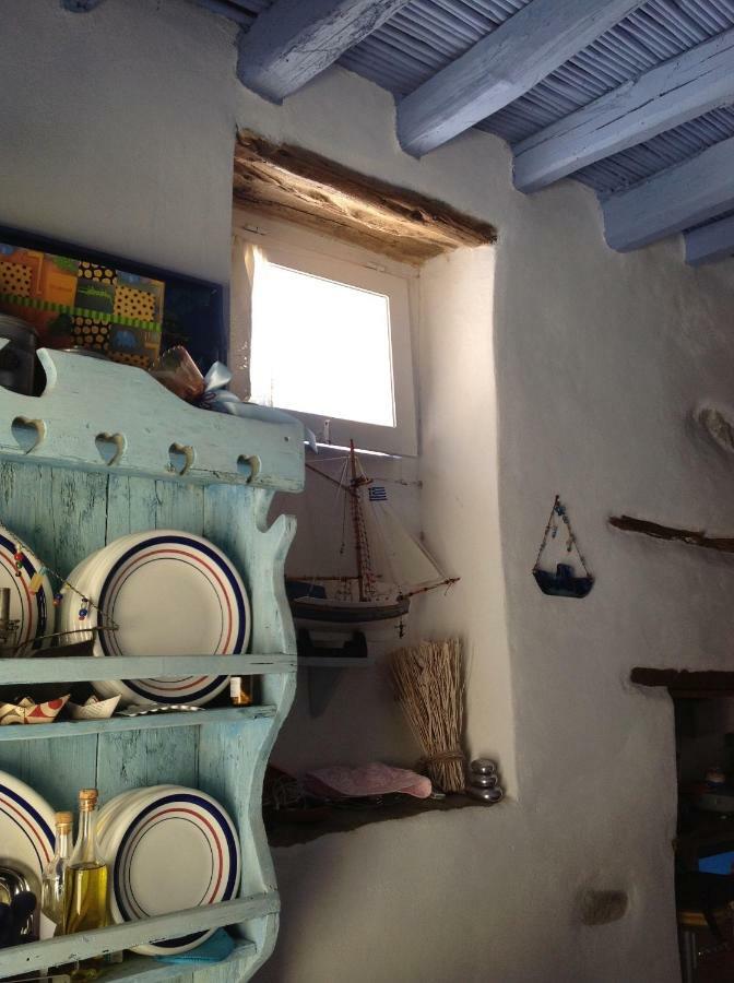 Traditional Medieval Stone House In "Ano Syros" Extérieur photo