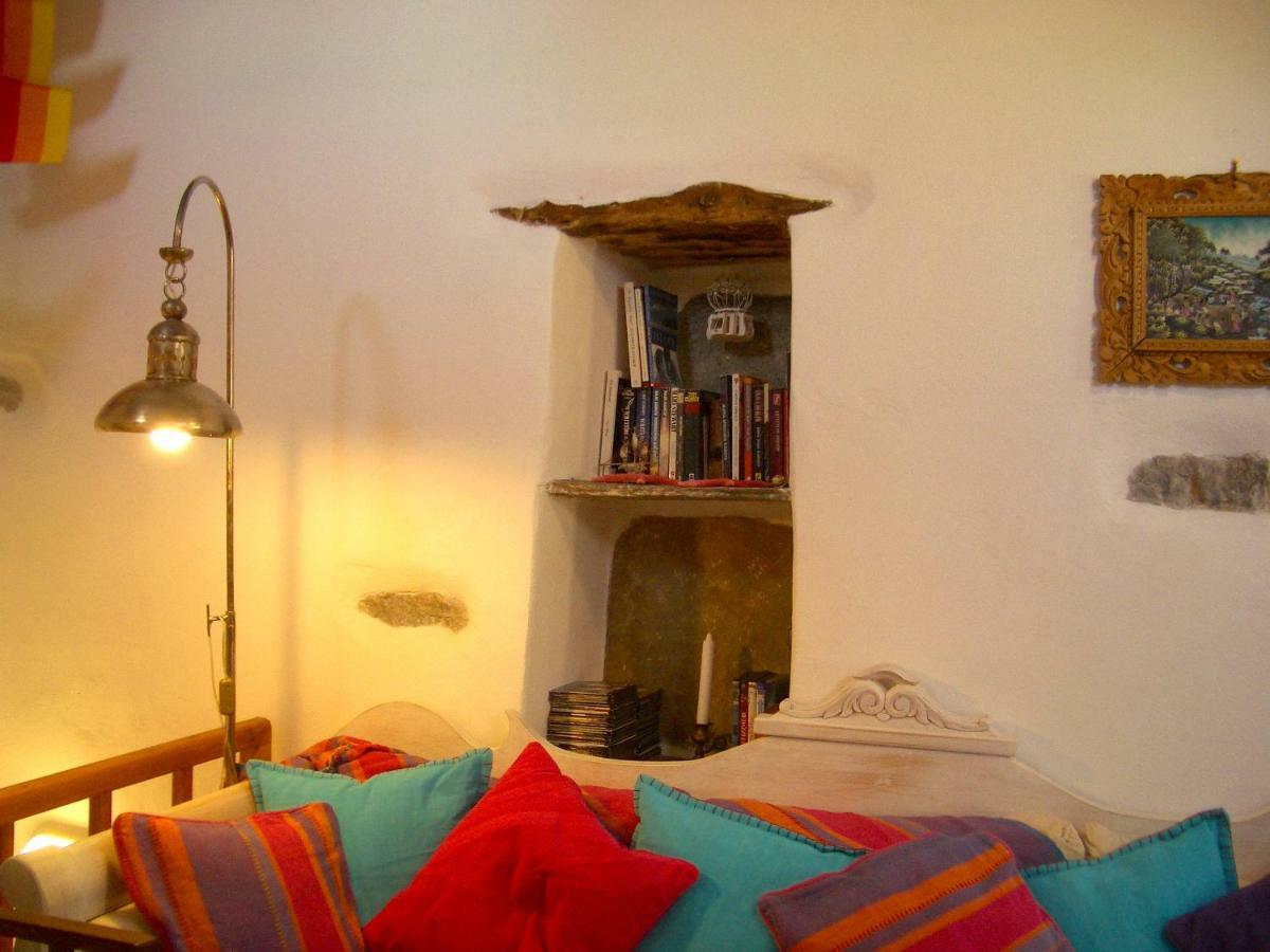 Traditional Medieval Stone House In "Ano Syros" Extérieur photo