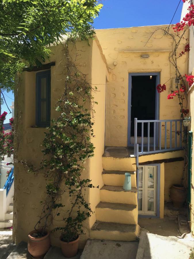 Traditional Medieval Stone House In "Ano Syros" Extérieur photo