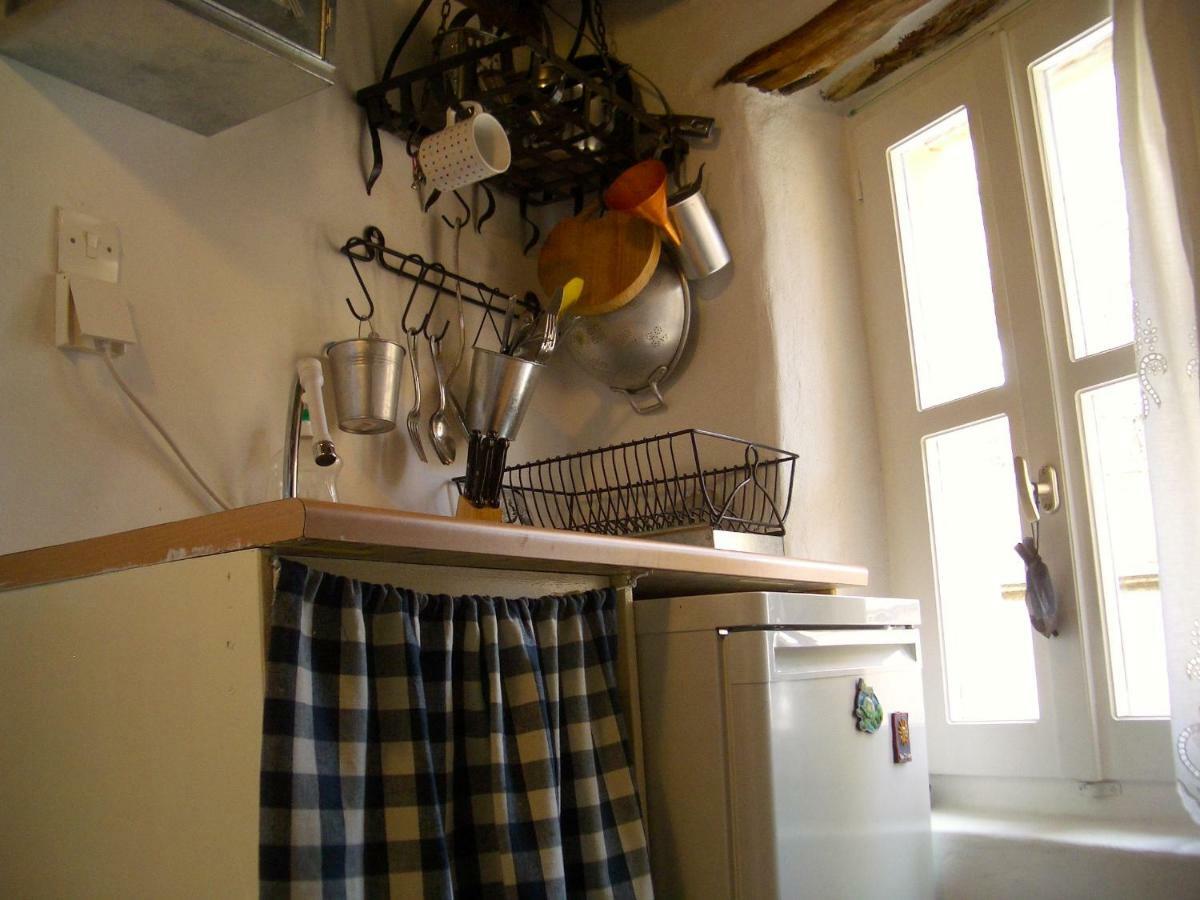 Traditional Medieval Stone House In "Ano Syros" Extérieur photo