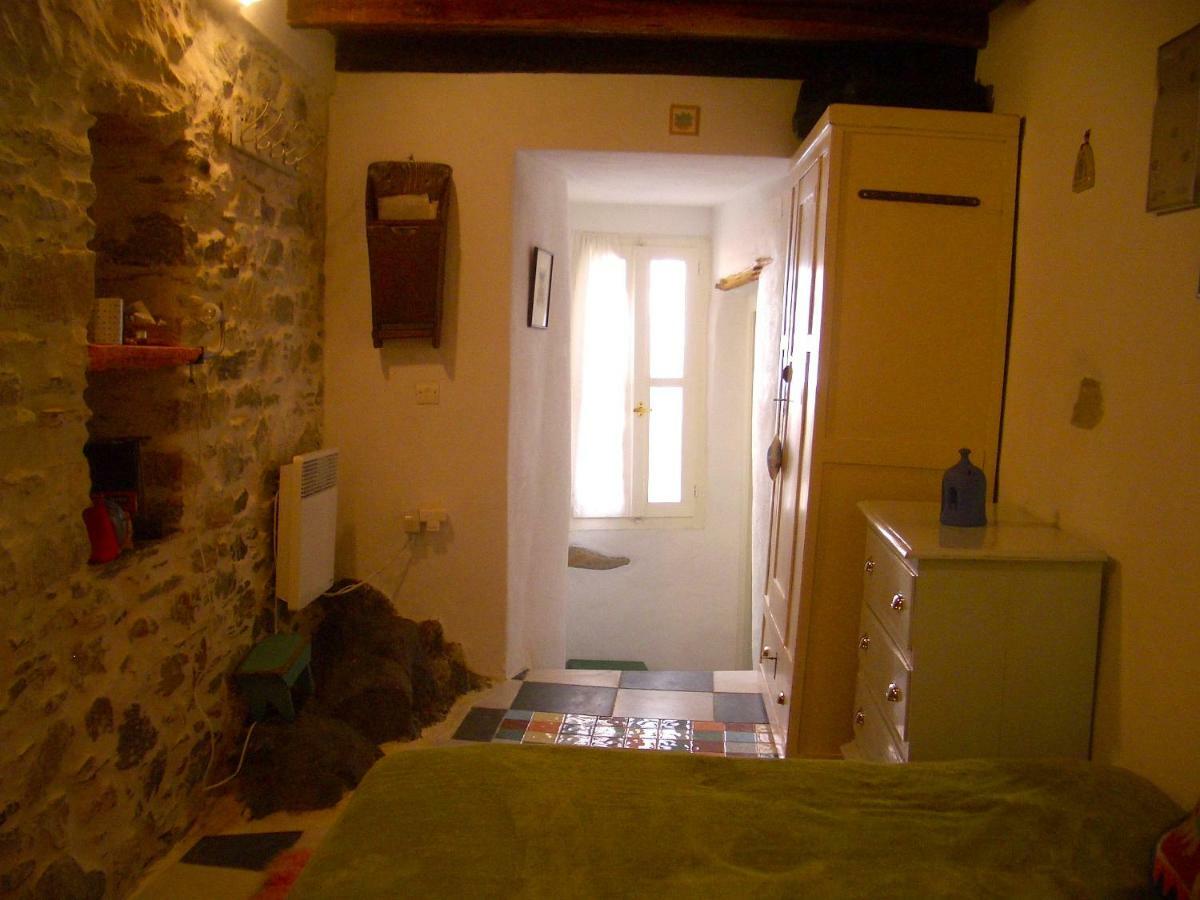 Traditional Medieval Stone House In "Ano Syros" Extérieur photo