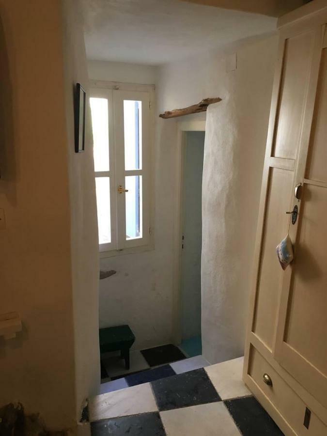 Traditional Medieval Stone House In "Ano Syros" Extérieur photo