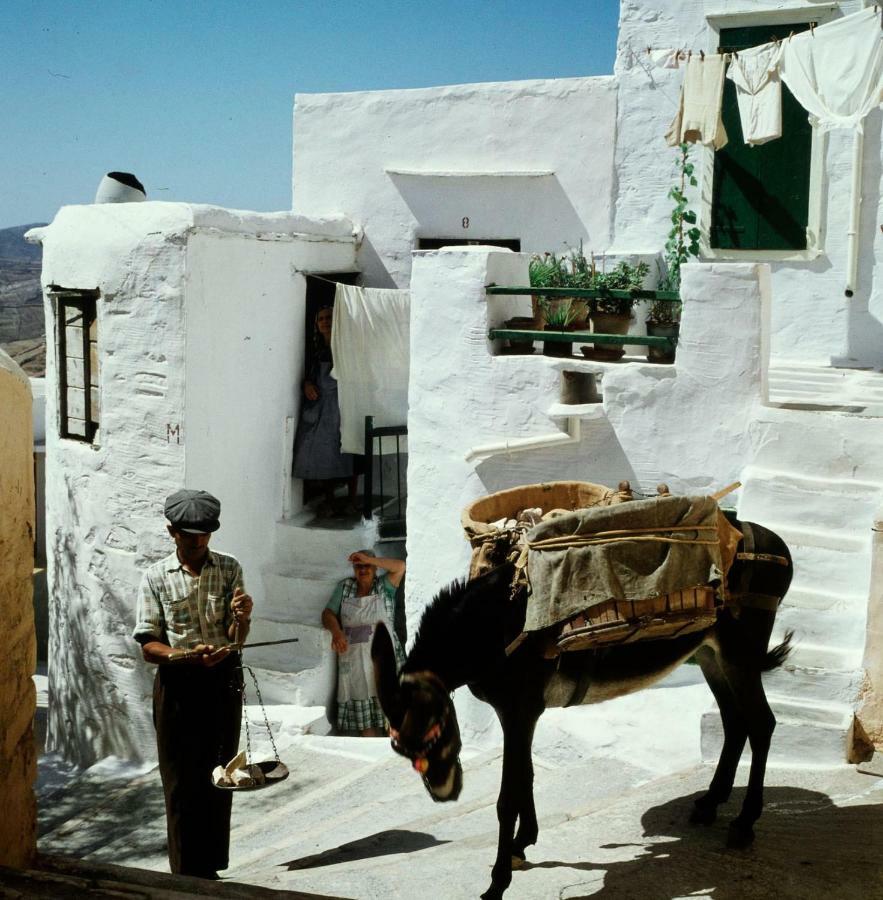 Traditional Medieval Stone House In "Ano Syros" Extérieur photo