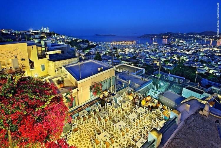 Traditional Medieval Stone House In "Ano Syros" Extérieur photo
