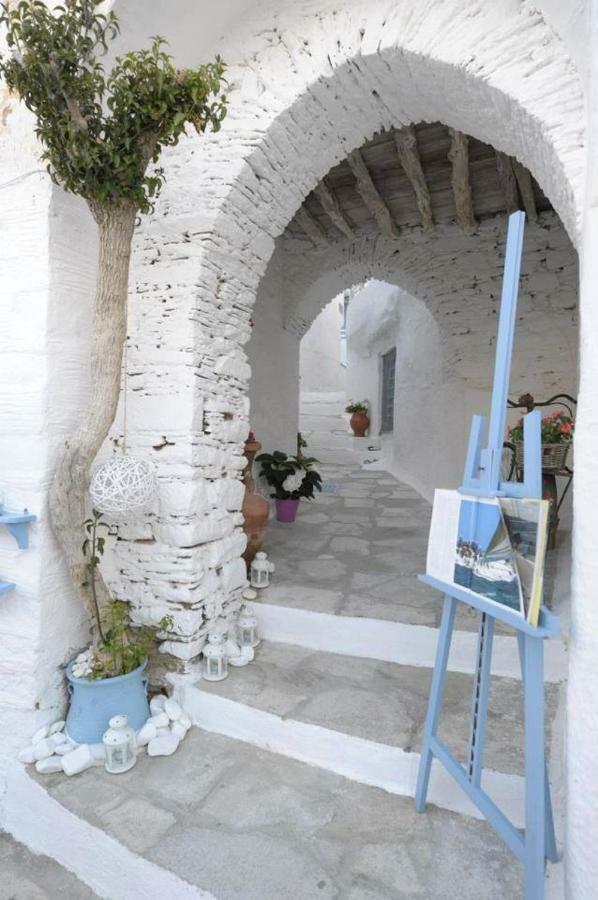 Traditional Medieval Stone House In "Ano Syros" Extérieur photo