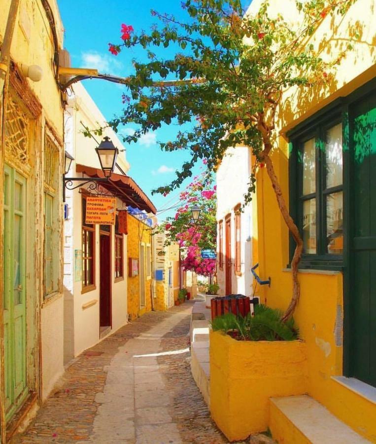Traditional Medieval Stone House In "Ano Syros" Extérieur photo