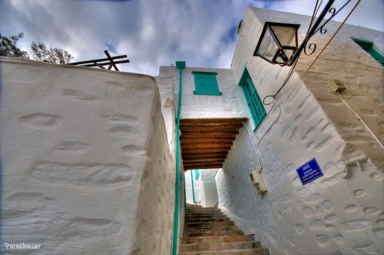 Traditional Medieval Stone House In "Ano Syros" Extérieur photo